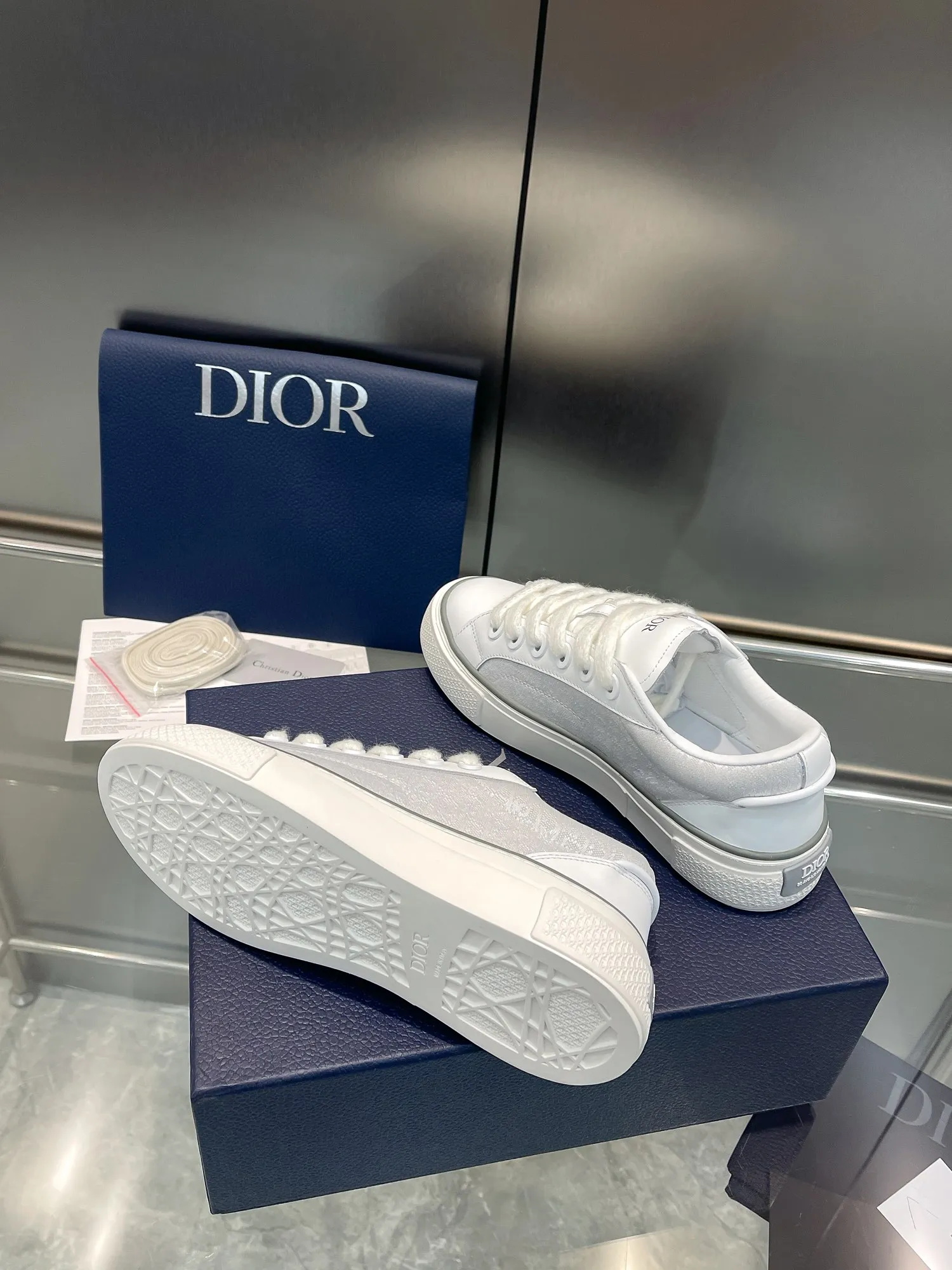 👟👟Ex-factory price 600👟👟 Dior 2023 autumn and winter haute couture series new CD jelly color couple flat casual shoes Dior Size: Female size 35-42 (41.42 customized, non-refundable) / Male size 38-46 (38.46 customized, non-refundable)